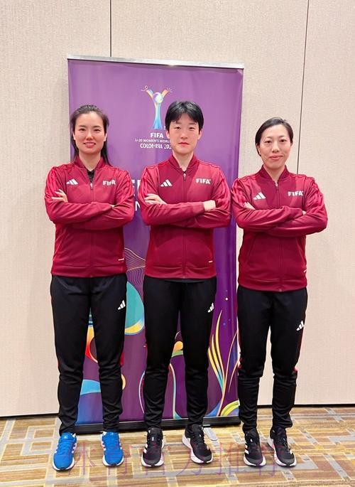 中国裁判组执裁U-20女足世界杯法国队对阵加拿大队比赛